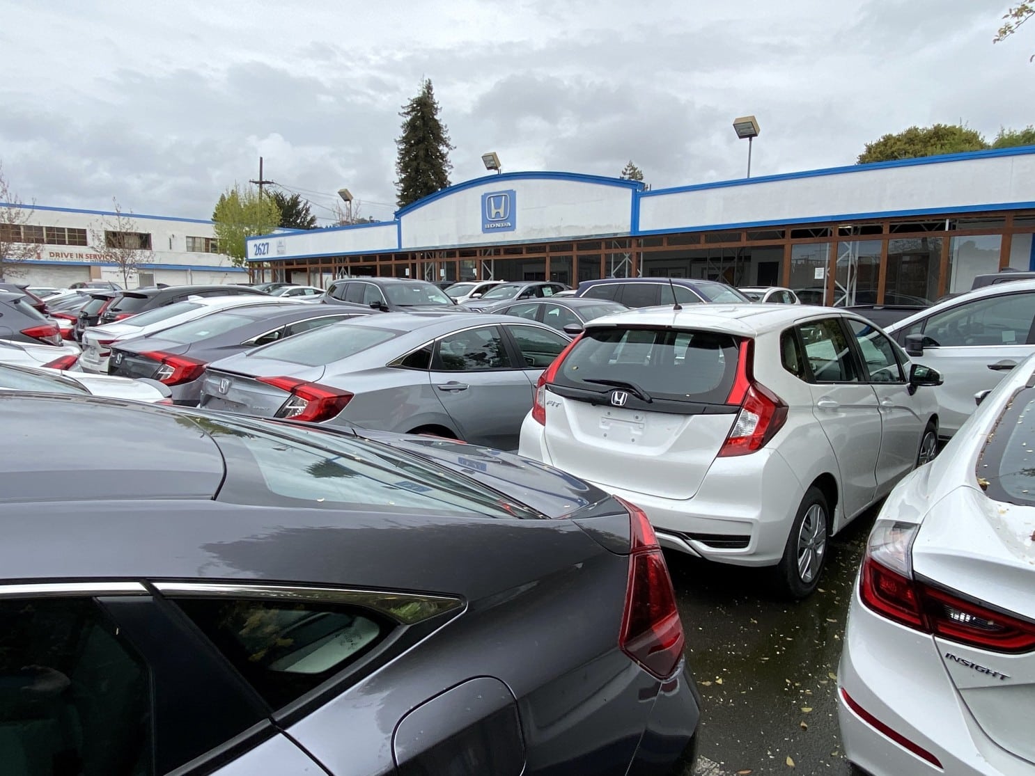 Do Car Dealerships Give Loaner Cars?